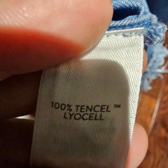 J Jill M Chambray Tank Top Sleeveless Scoop Neck Denim Blouse Travel Minimalist - Picture 8 of 10